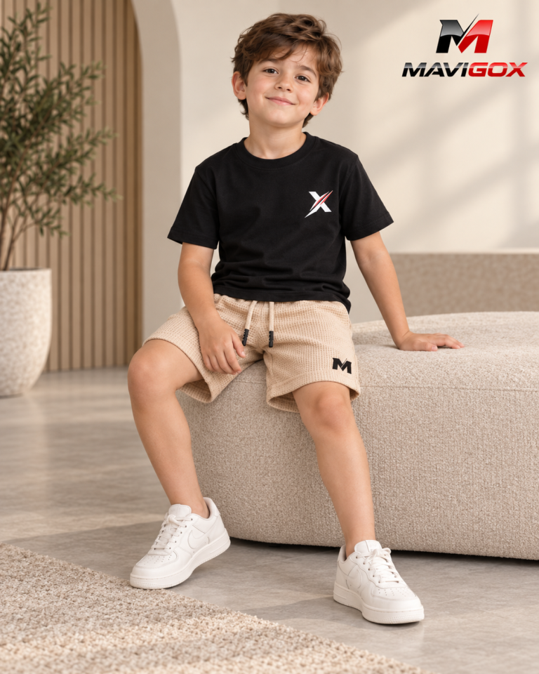 Polo Negro + Short Beige