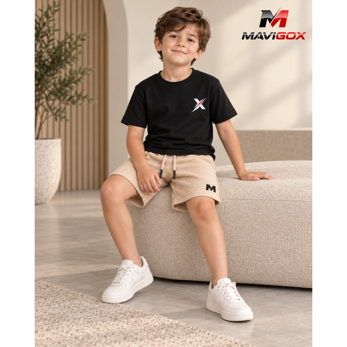 Polo Negro + Short Beige